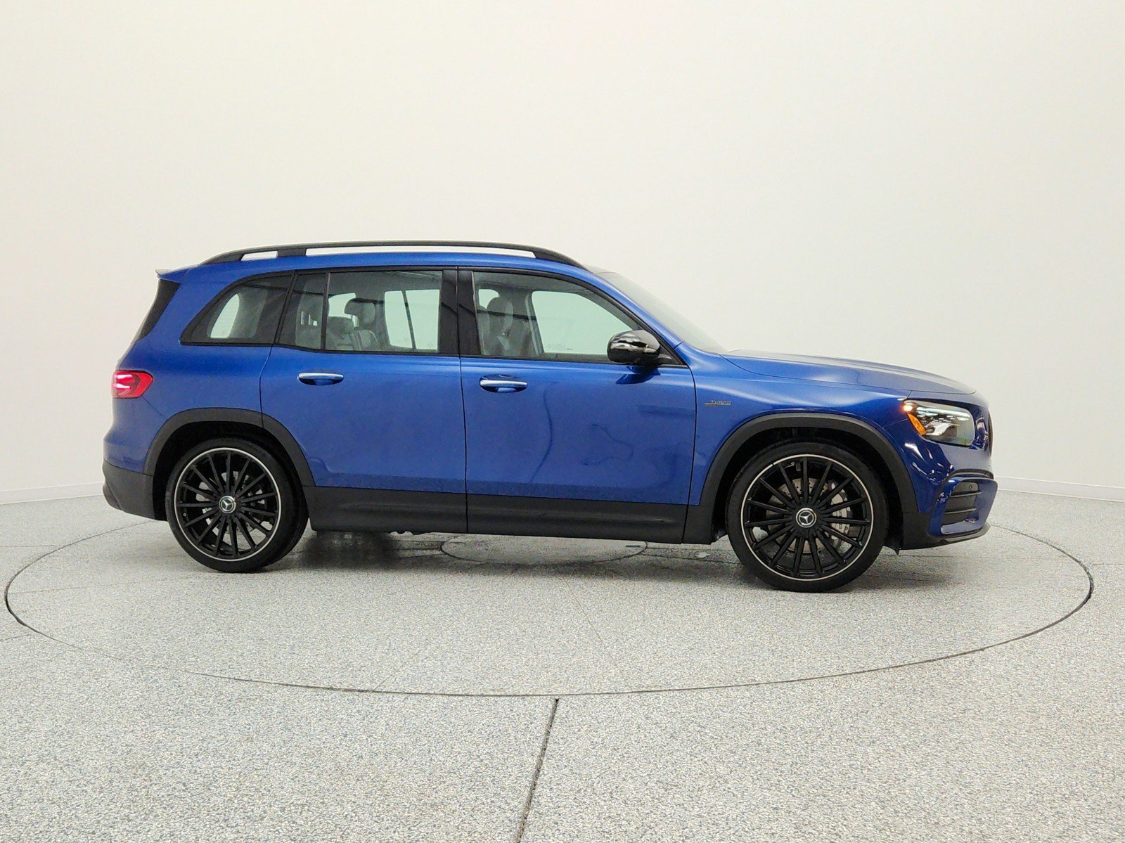 Used 2025 Mercedes-Benz GLB 35 AMG 4MATIC image 4