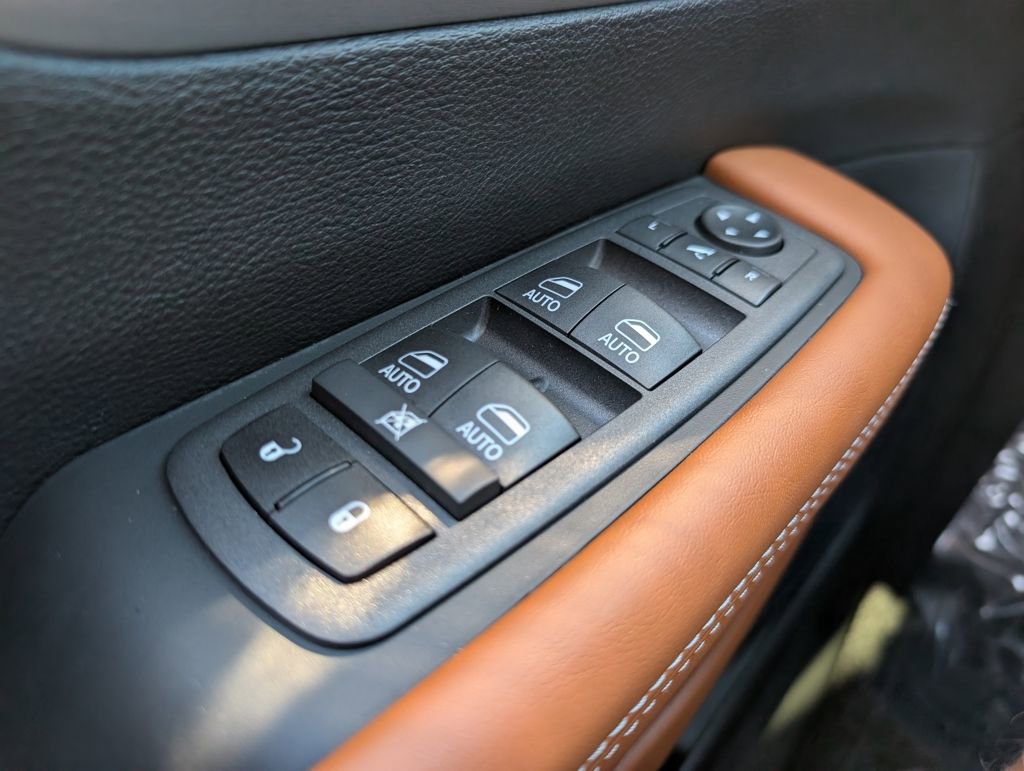 New 2026 Chrysler Pacifica Pinnacle w/ Trailer Tow Group image 14