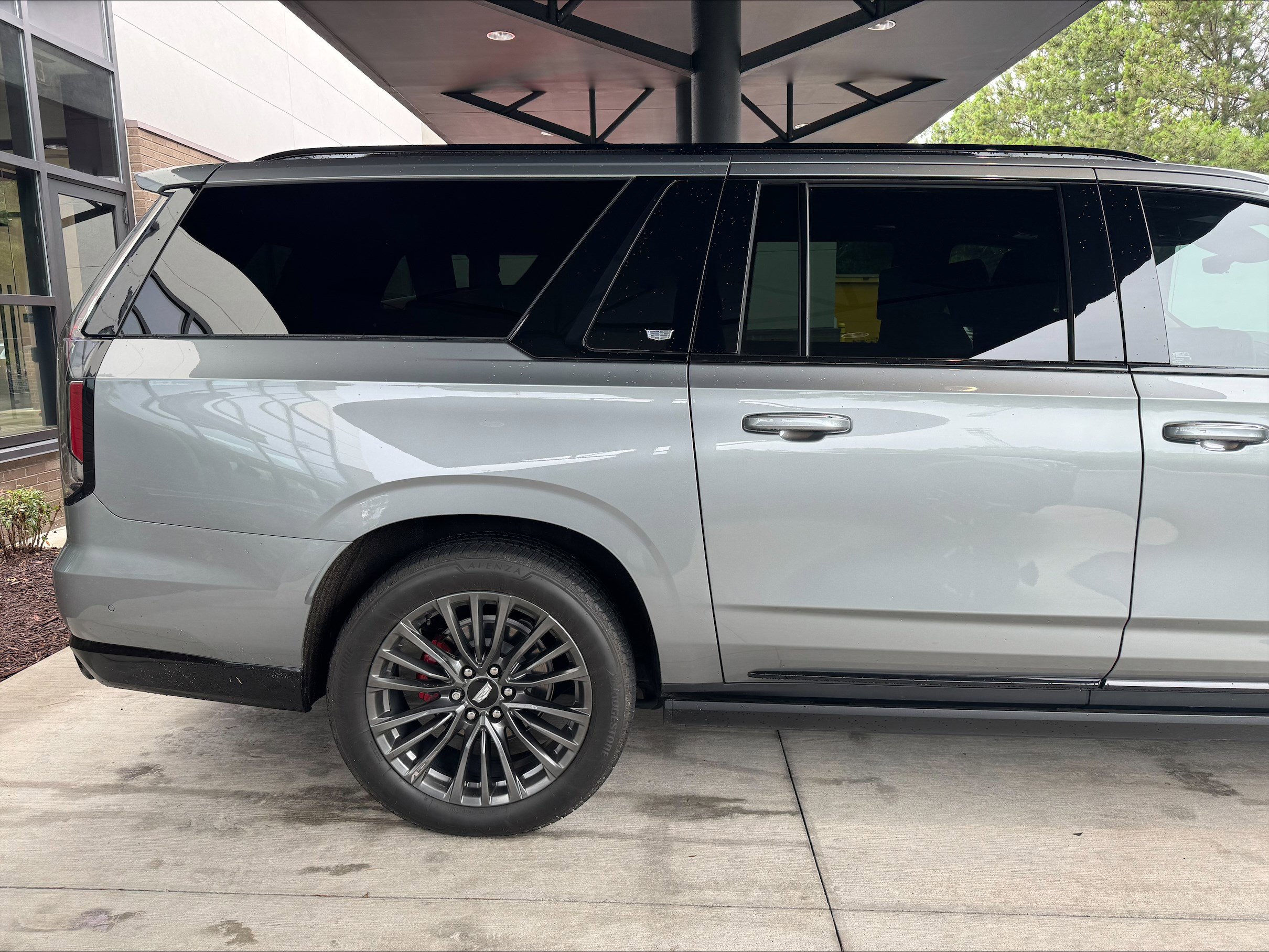 Used 2023 Cadillac Escalade ESV V AWD/4WD image 6