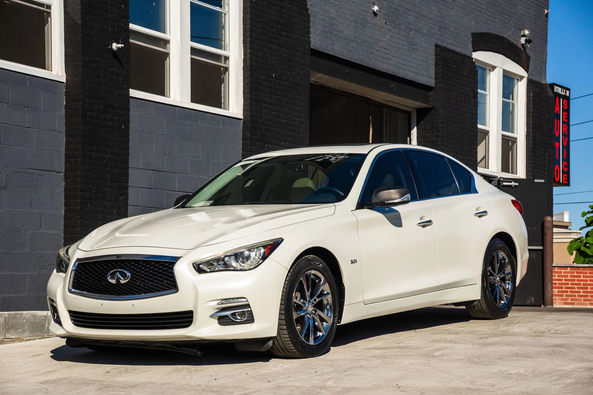 Used 2017 INFINITI Q50 Signature Edition image 4