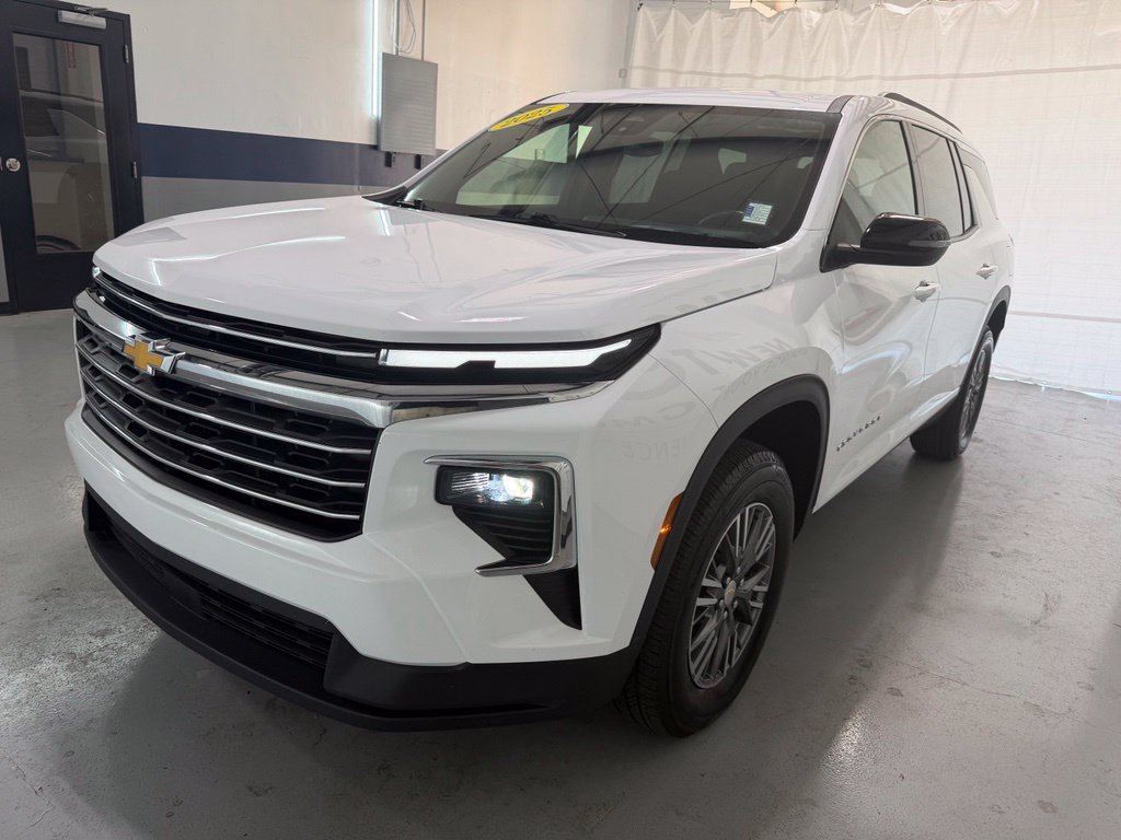 Used 2025 Chevrolet Traverse LT FWD image 39