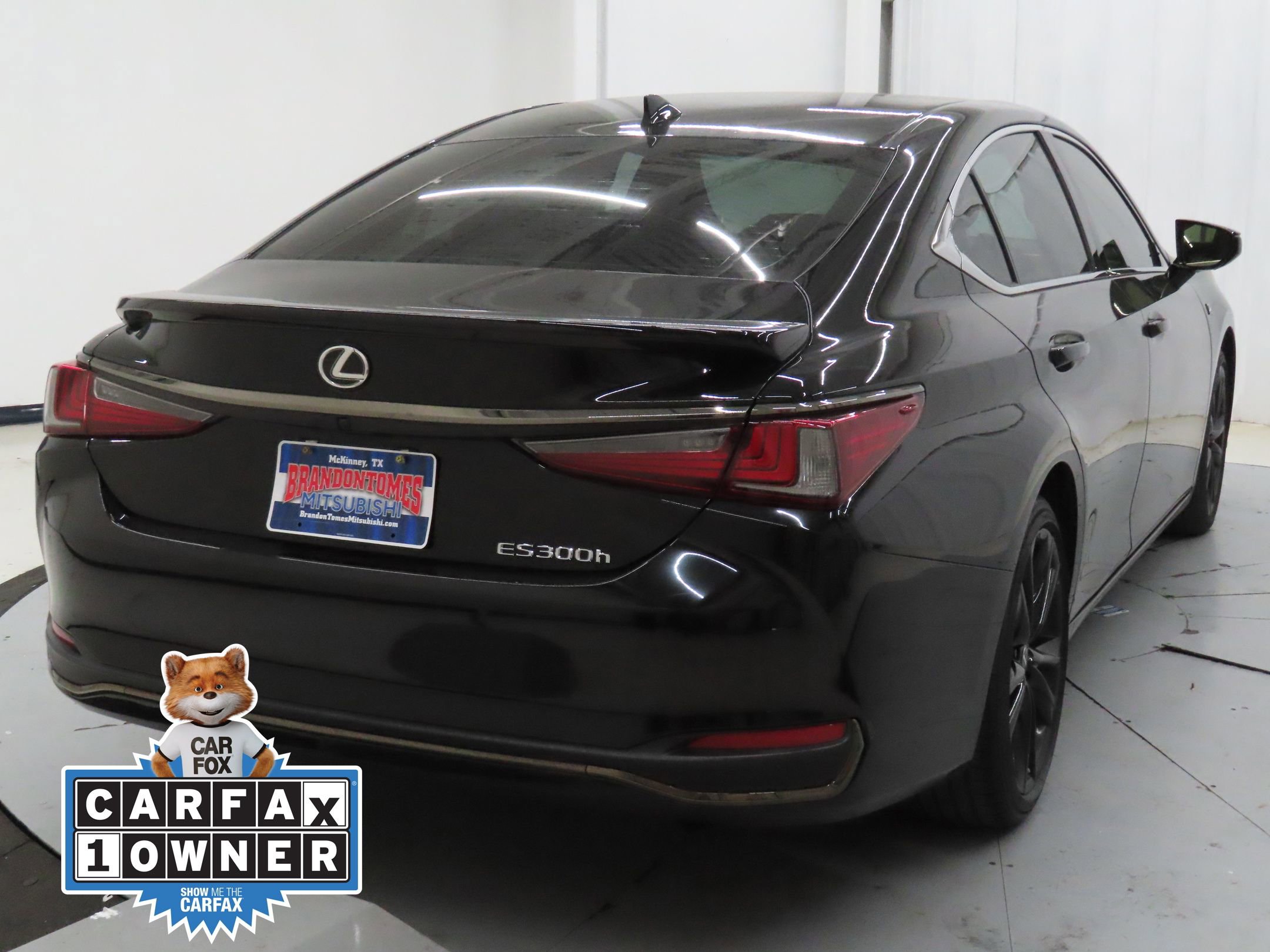 Used 2024 Lexus ES 300h F Sport w/ Accessory Package (Z2) image 3