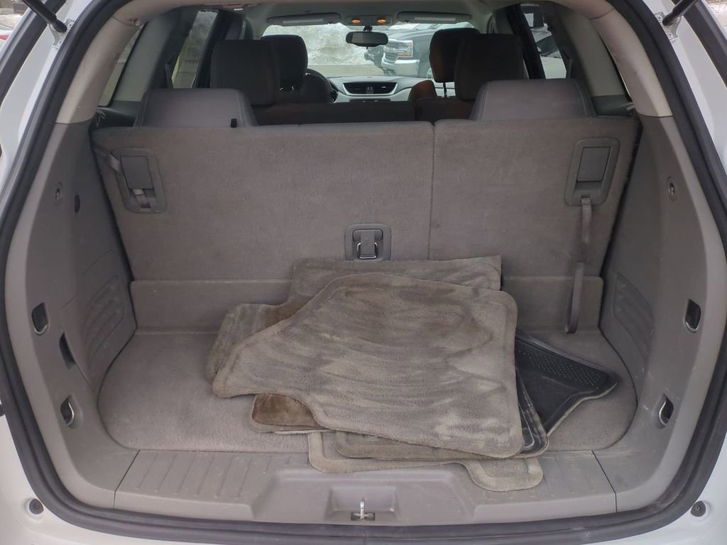 Used 2017 Chevrolet Traverse LT image 25