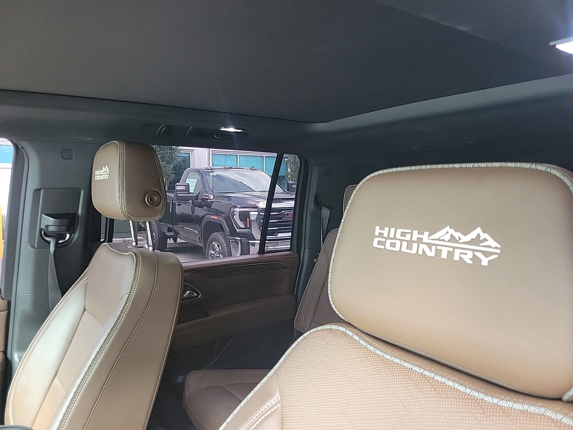 Used 2023 Chevrolet Suburban High Country RWD image 28