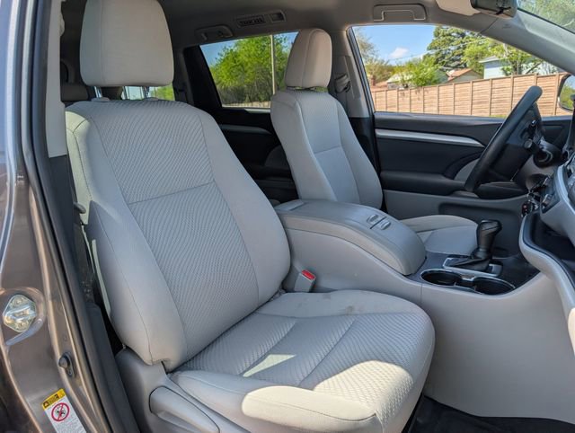 Used 2019 Toyota Highlander LE FWD image 26