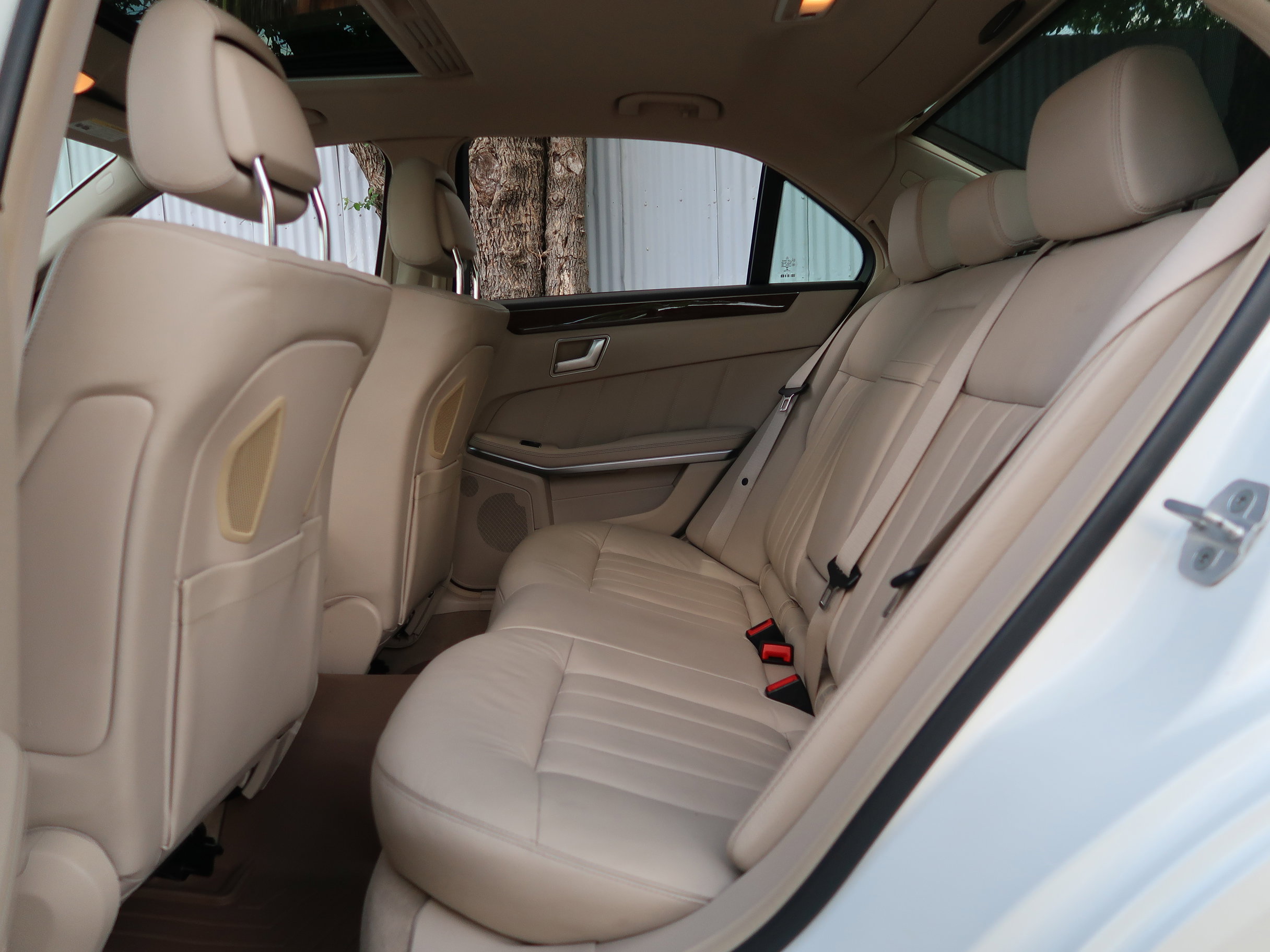 Used 2014 Mercedes-Benz E 550 4MATIC Sedan image 43