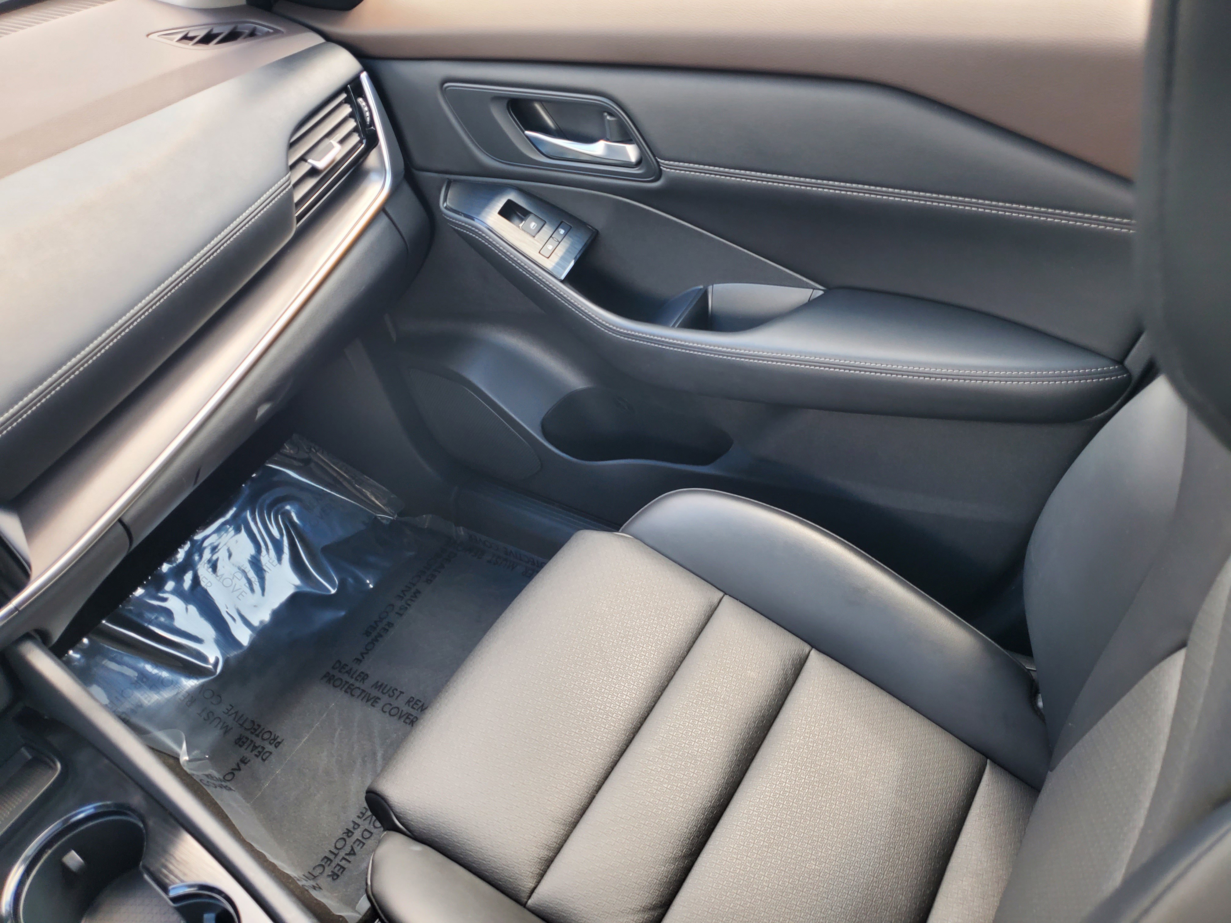 Used 2022 Nissan Rogue SV w/ SV Premium Package image 12