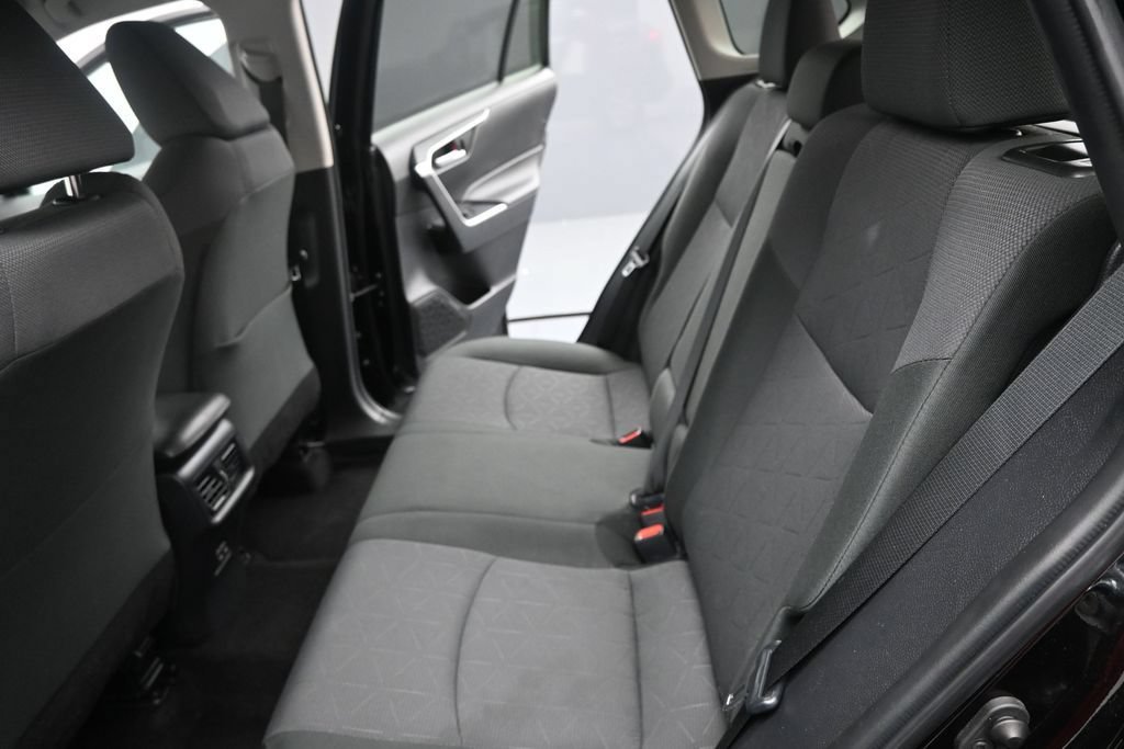 Used 2025 Toyota RAV4 XLE FWD image 17
