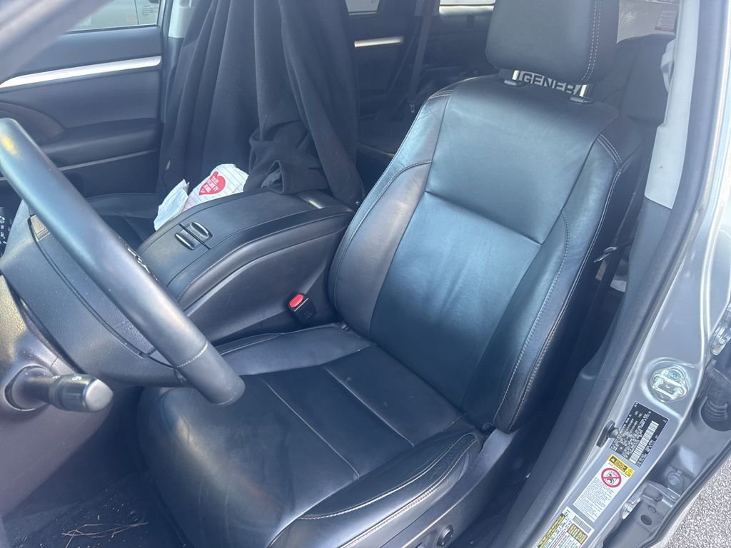 Used 2016 Toyota Highlander XLE image 9