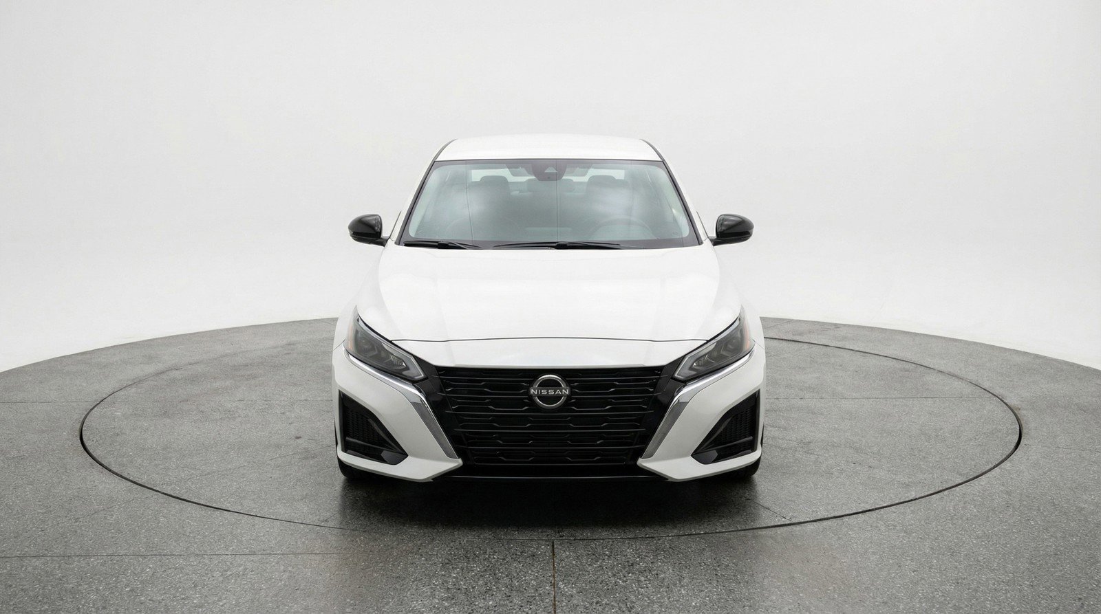 Used 2025 Nissan Altima 2.5 SV FWD image 2