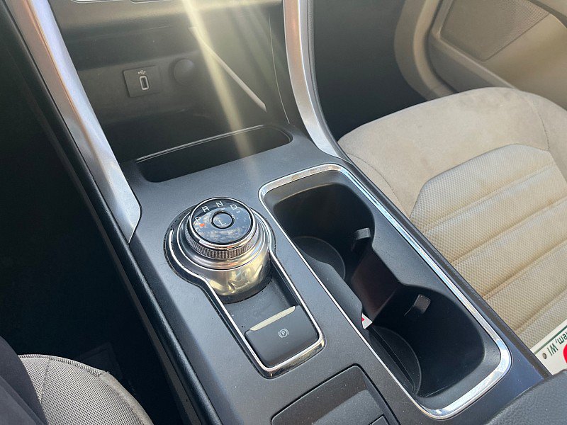 Used 2017 Ford Fusion SE w/ Fusion SE Technology Package image 10