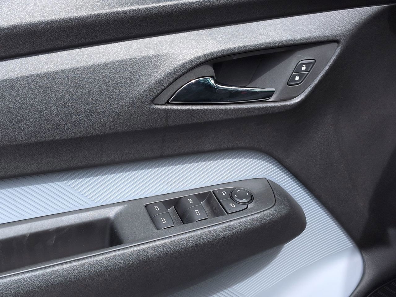 New 2027 Chevrolet Bolt LT image 9