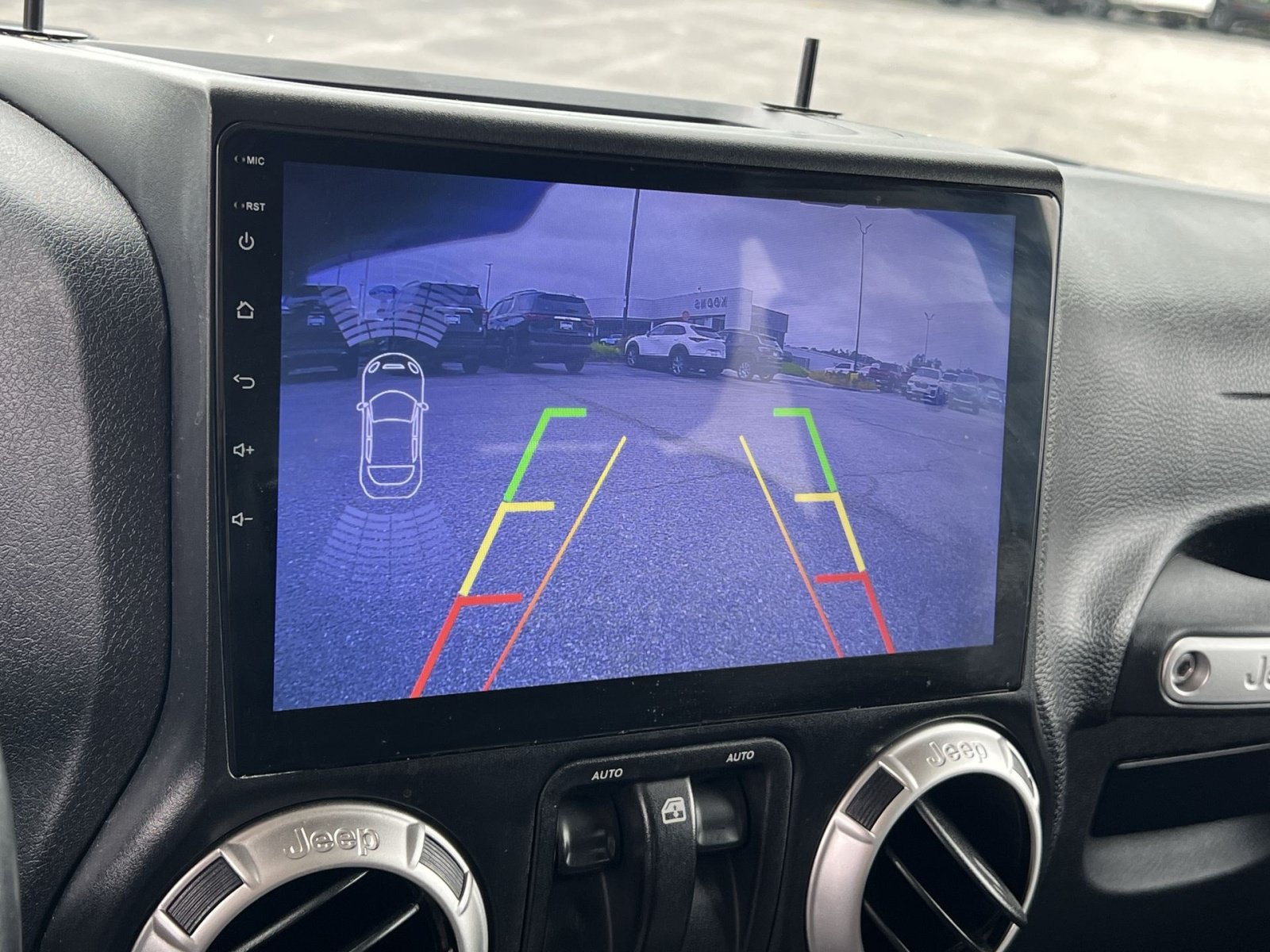 Used 2017 Jeep Wrangler Sahara w/ Connectivity Group AWD/4WD image 19