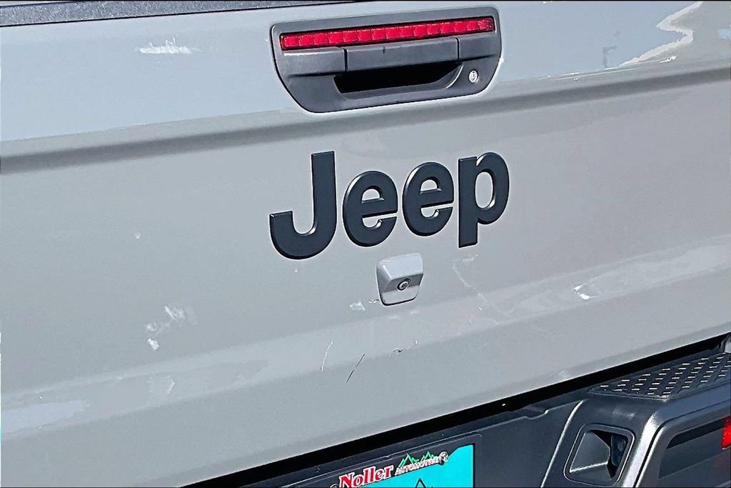 Used 2023 Jeep Gladiator Sport AWD/4WD image 8