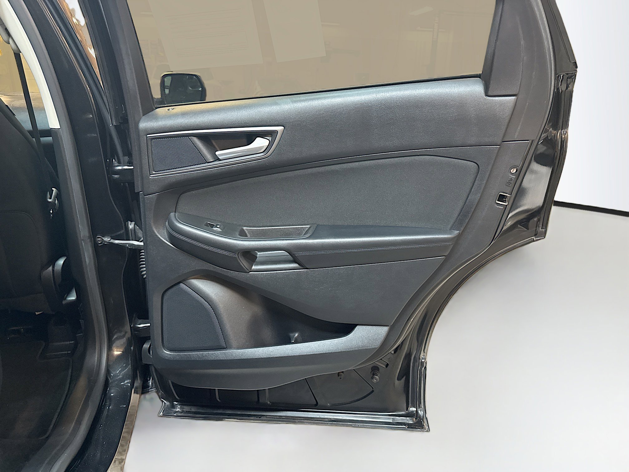 Used 2015 Ford Edge SE image 28