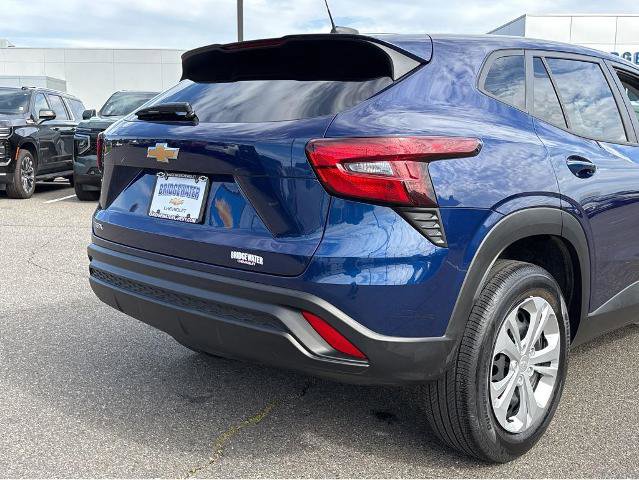 Used 2024 Chevrolet Trax LS w/ Driver Confidence Package FWD image 11