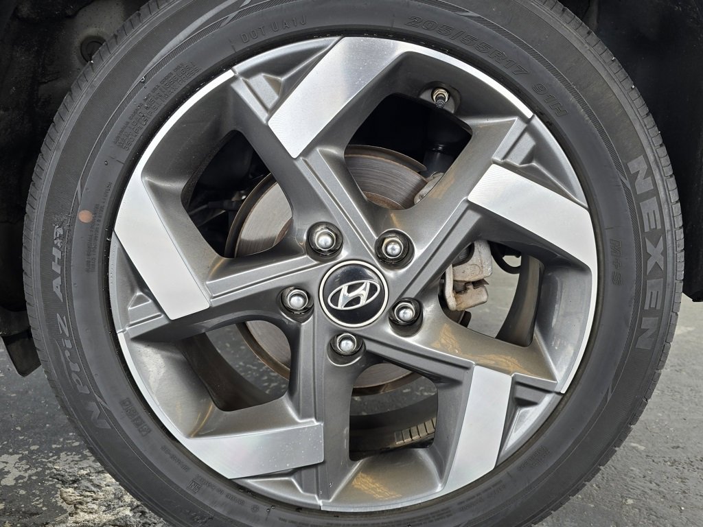 Used 2023 Hyundai Venue SE image 22