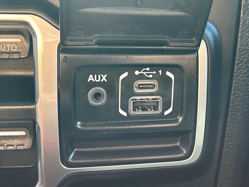 Used 2018 Jeep Wrangler Unlimited Rubicon w/ Dual Top Group AWD/4WD image 23