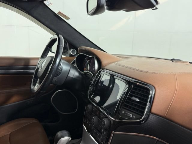 Used 2020 Jeep Grand Cherokee Summit AWD/4WD image 29