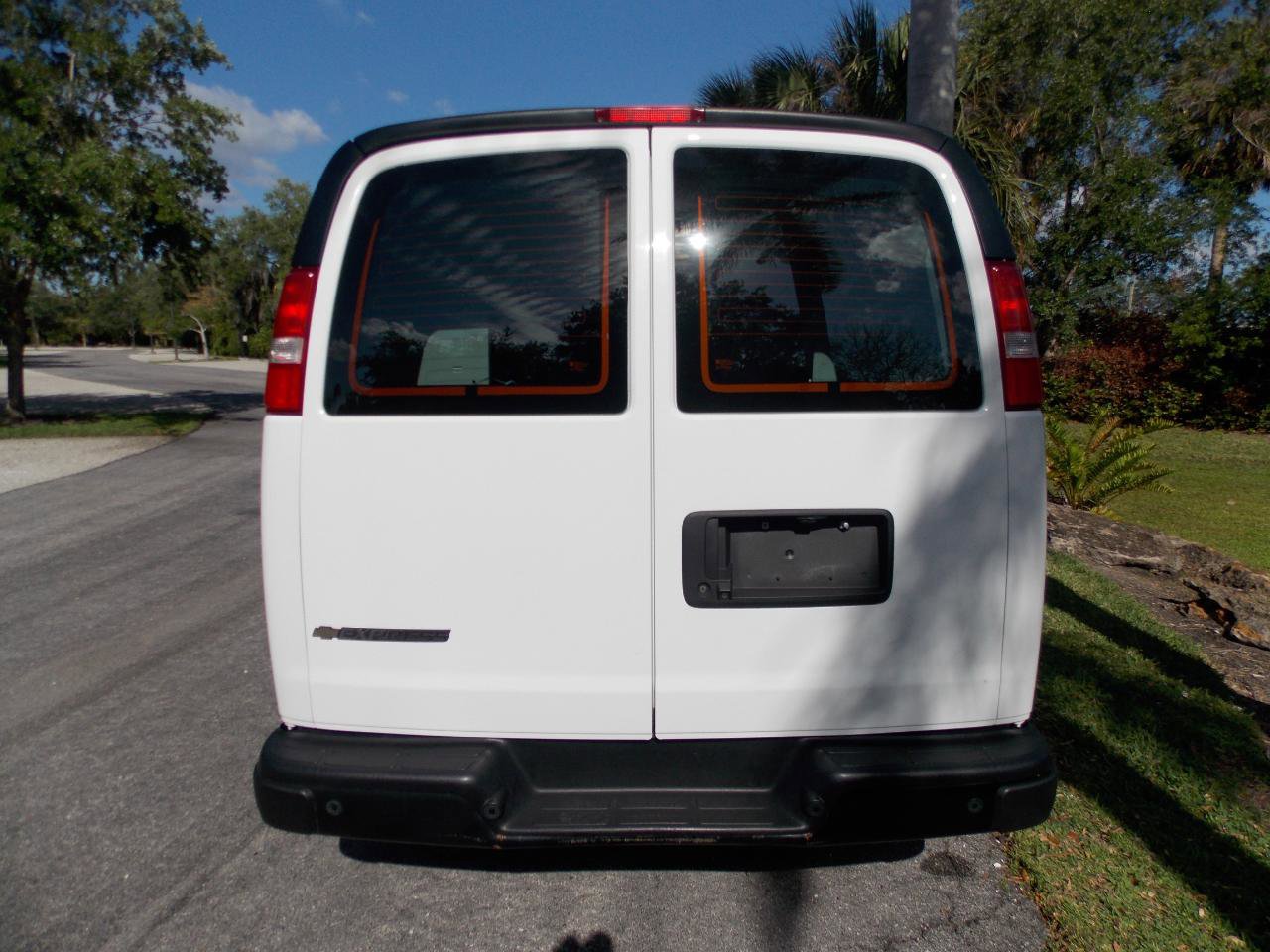 Used 2022 Chevrolet Express 2500 w/ Driver Convenience Package RWD image 8