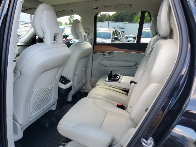 Used 2021 Volvo XC90 T5 Momentum w/ Climate Package FWD image 13