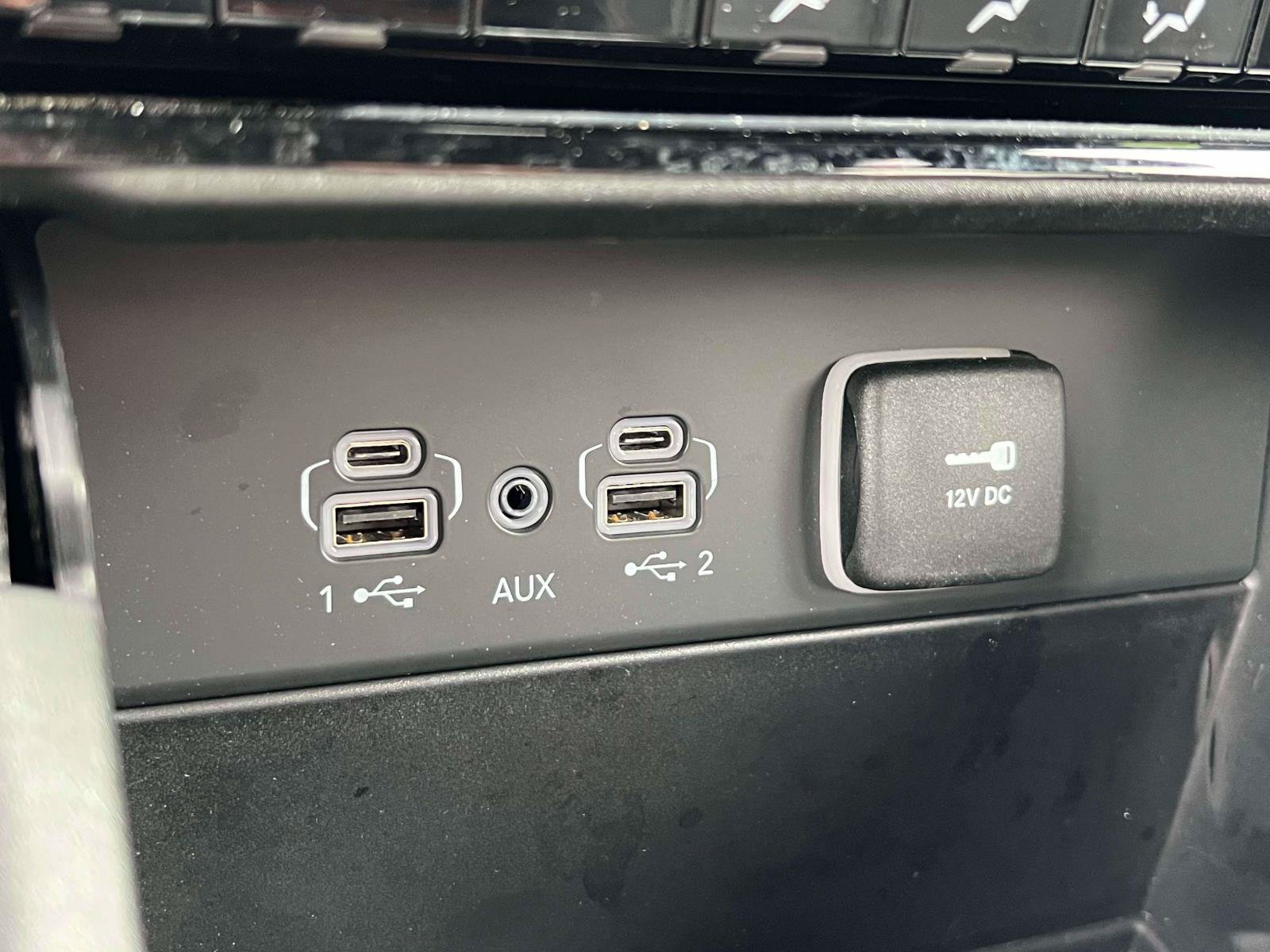 Used 2024 Jeep Grand Cherokee Limited AWD/4WD image 12