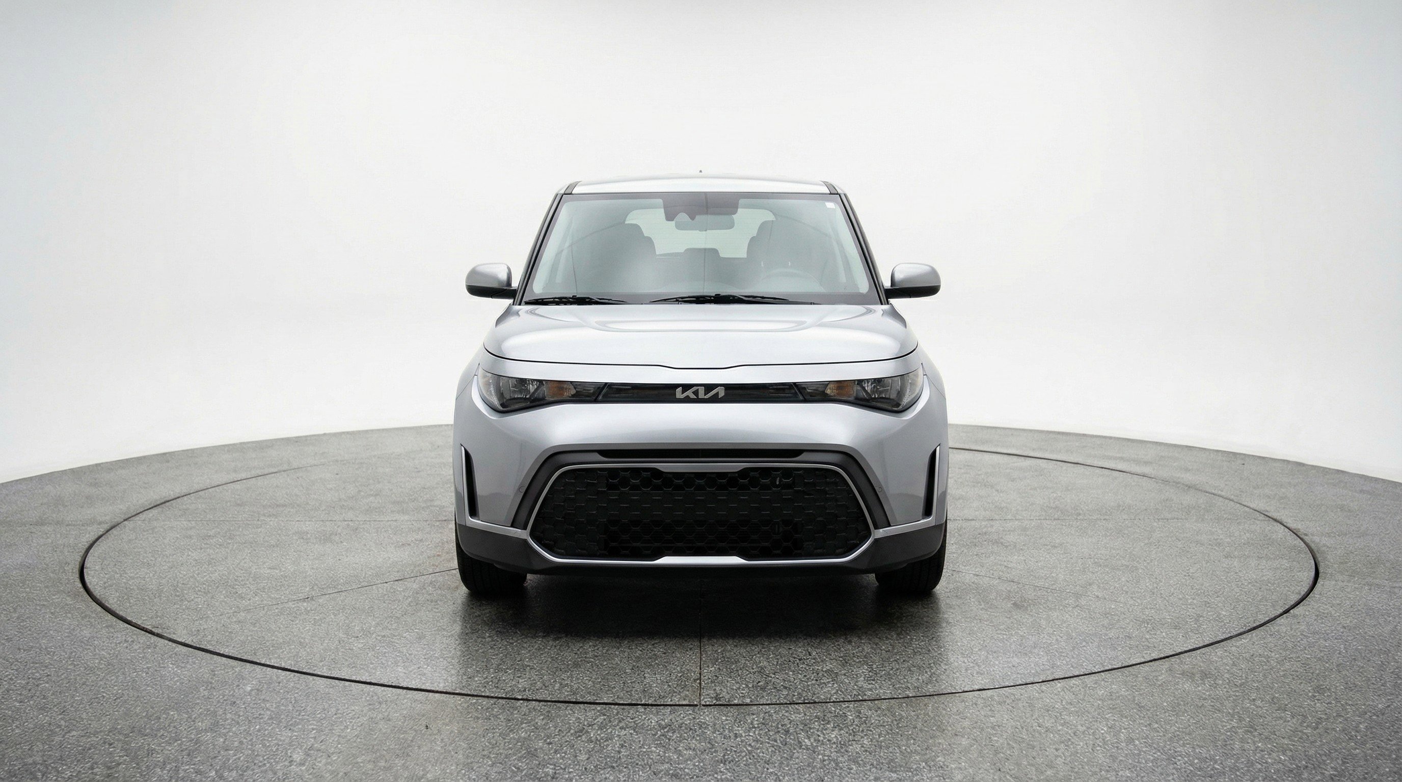 Used 2025 Kia Soul LX w/ LX Technology Package FWD image 2