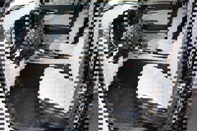 Used 2025 Kia Sportage EX image 14