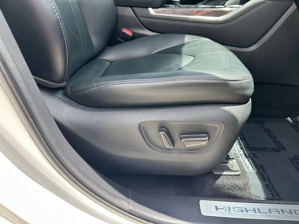 Used 2021 Toyota Highlander Limited AWD/4WD image 41