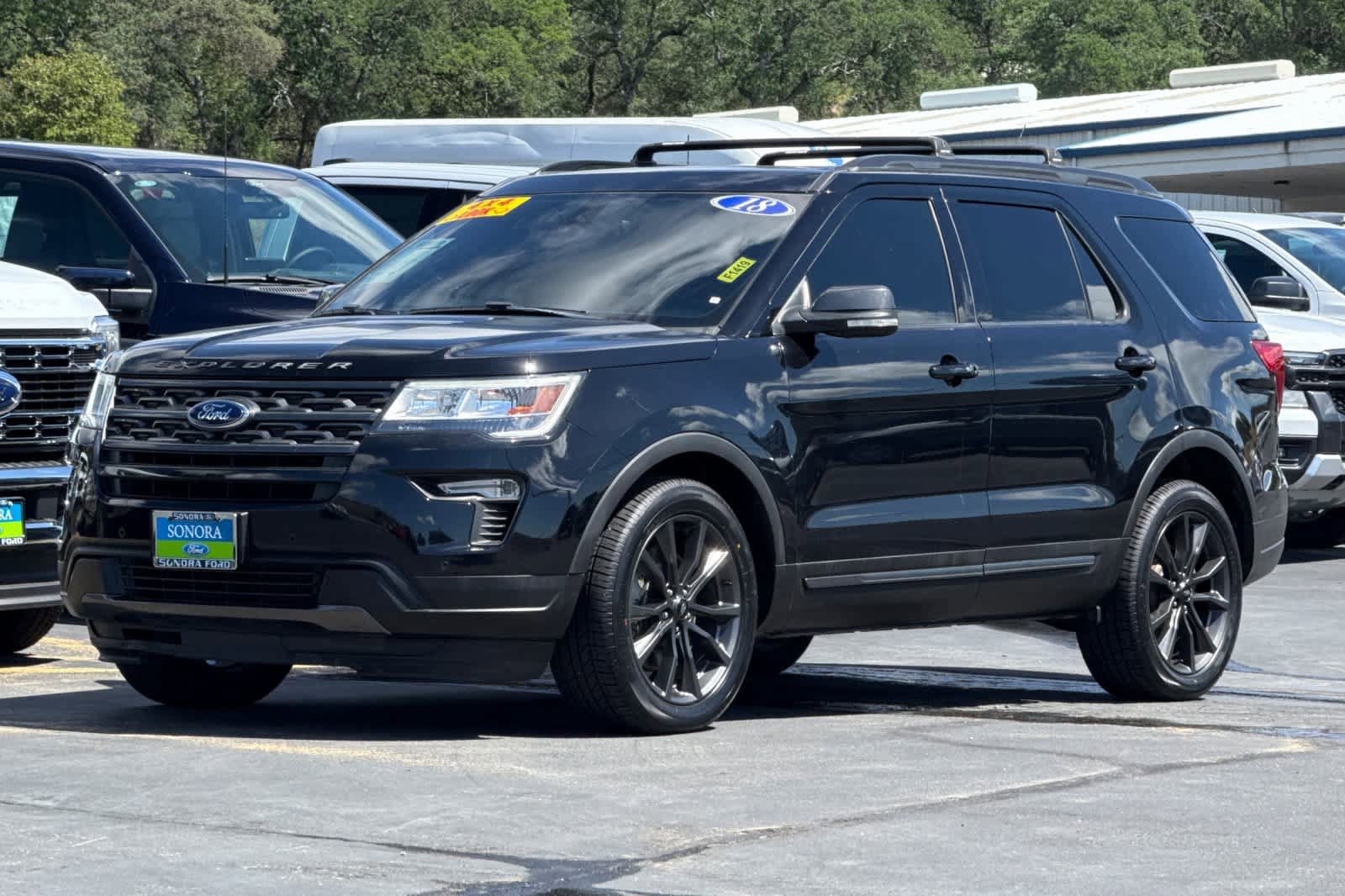 Used 2018 Ford Explorer XLT w/ Equipment Group 202A image 8