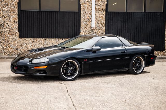 Used 2002 Chevrolet Camaro Z28 w/ SS Performance/Appearance Pkg RWD image 3