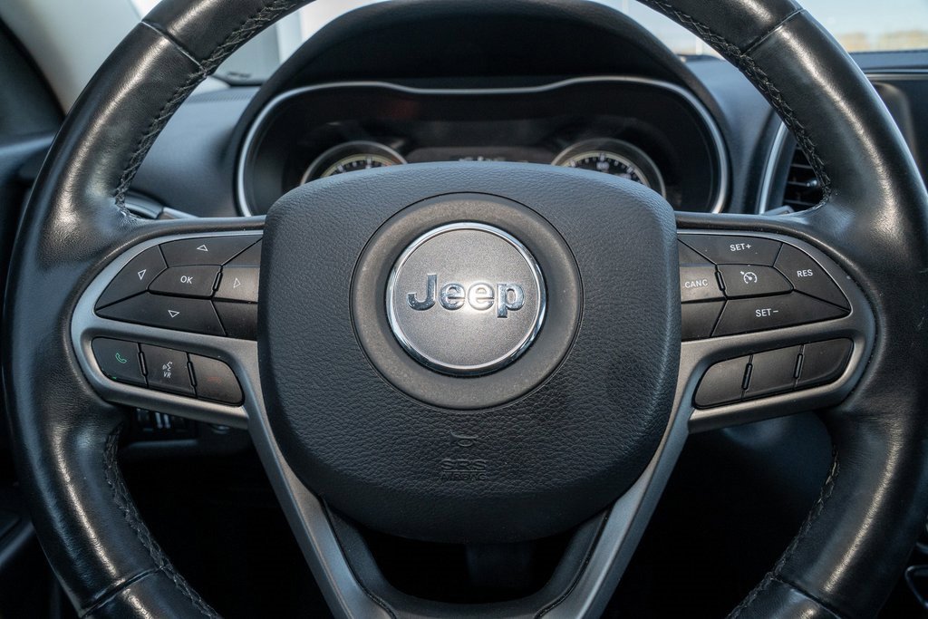 Used 2019 Jeep Cherokee Latitude Plus w/ Comfort/Convenience Group image 19