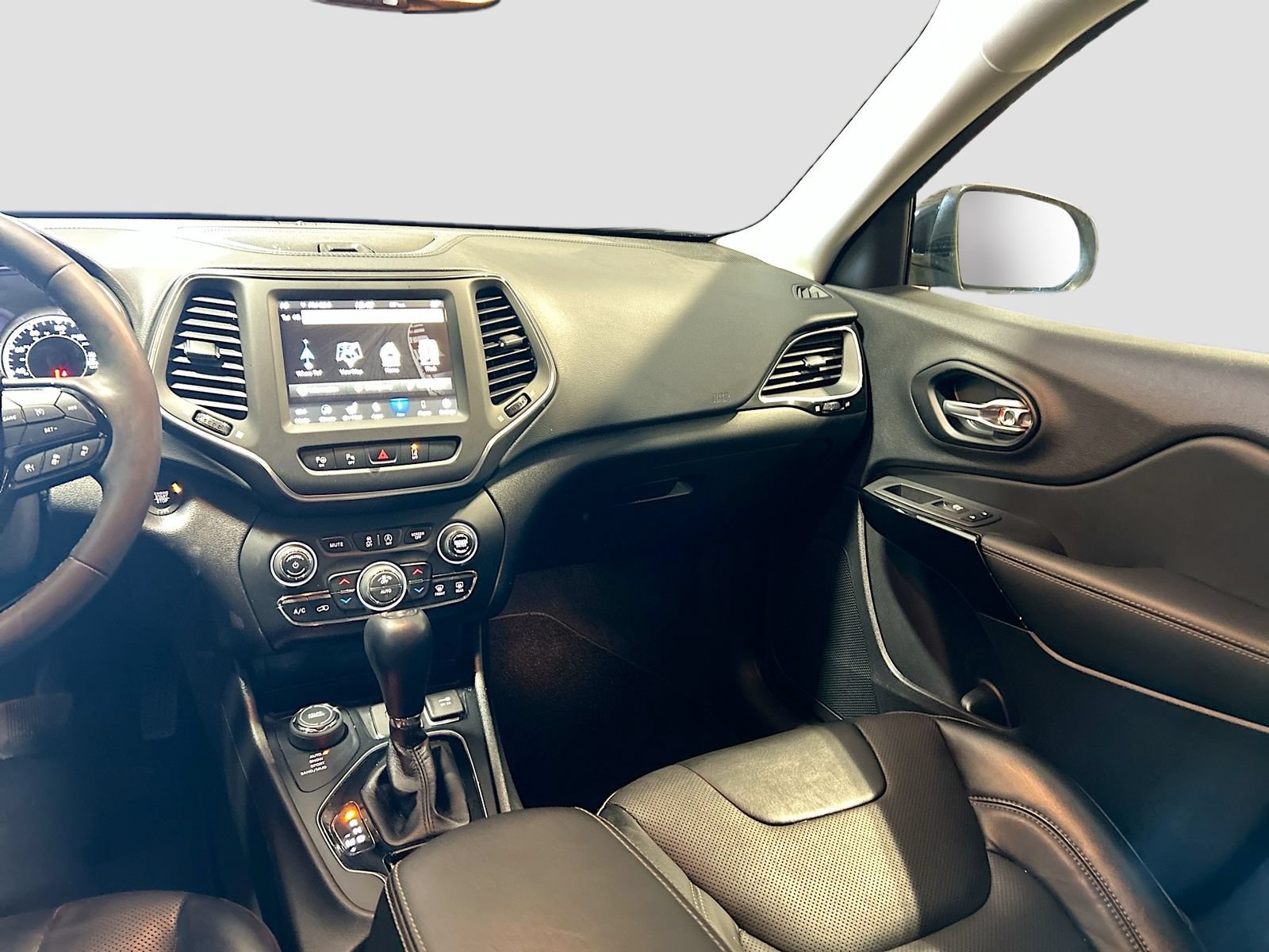 Used 2023 Jeep Cherokee Altitude Lux AWD/4WD image 22