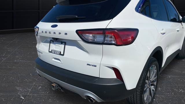 Used 2022 Ford Escape Titanium w/ Class II Trailer Tow Package AWD/4WD image 9