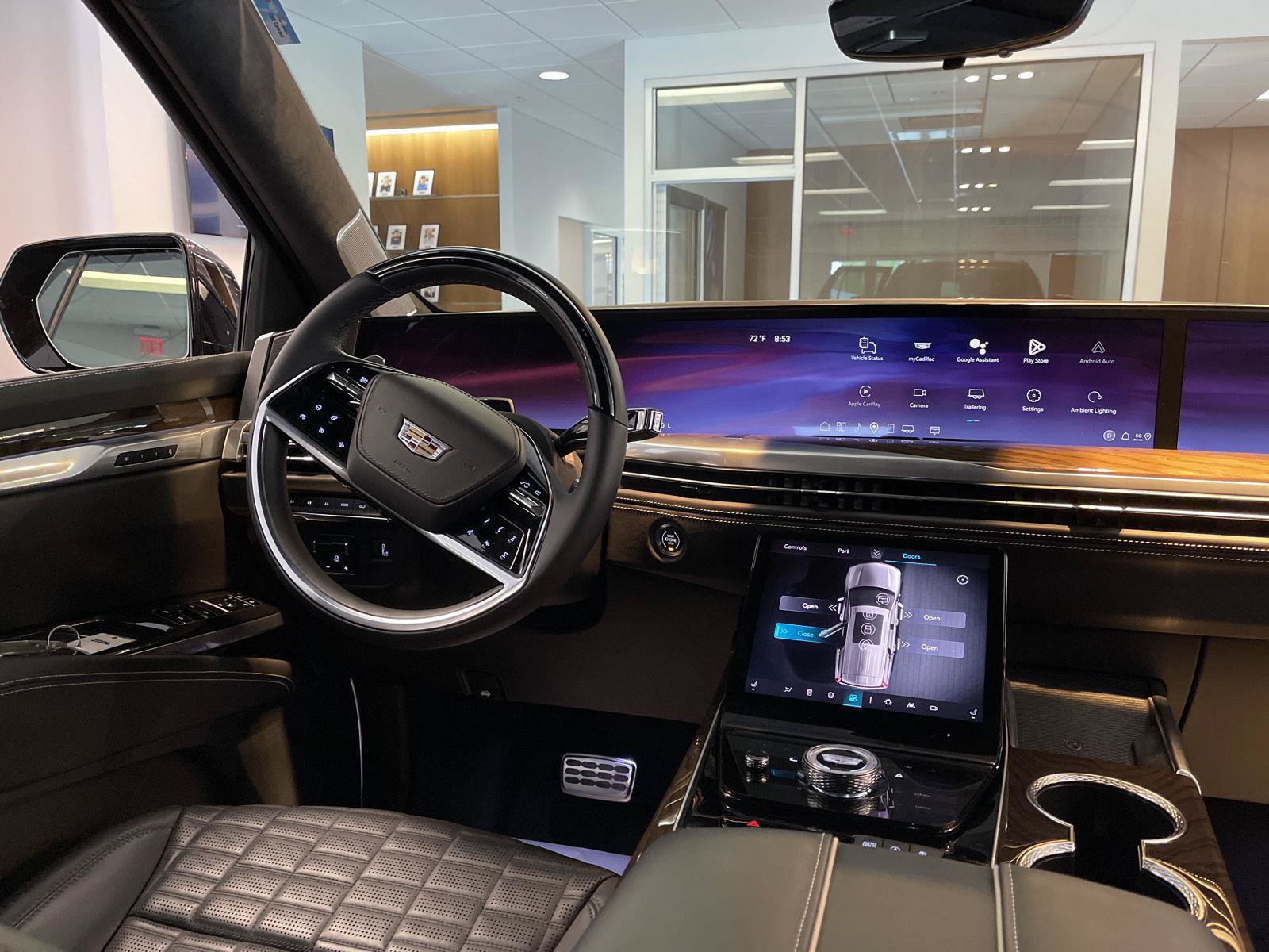 Certified 2026 Cadillac Escalade Platinum Sport w/ LPO, ONYX Package AWD/4WD image 15