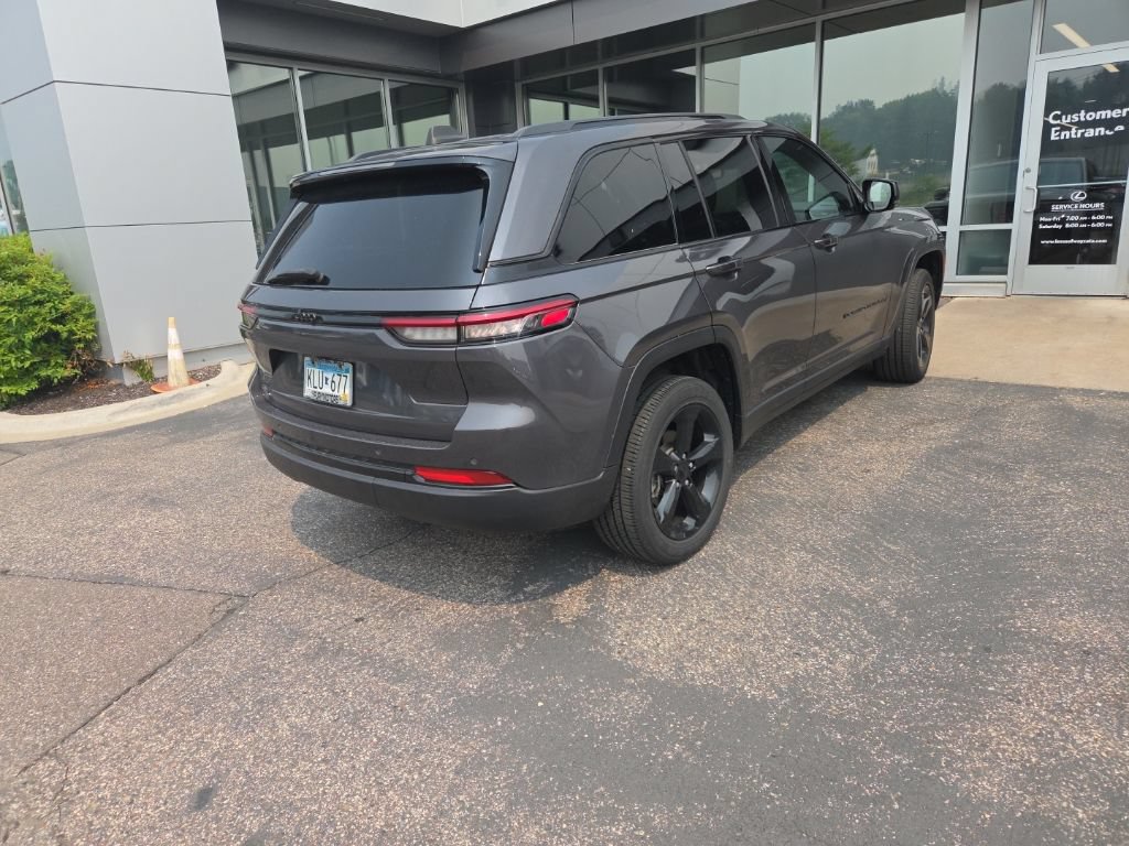 Used 2023 Jeep Grand Cherokee Altitude AWD/4WD image 17
