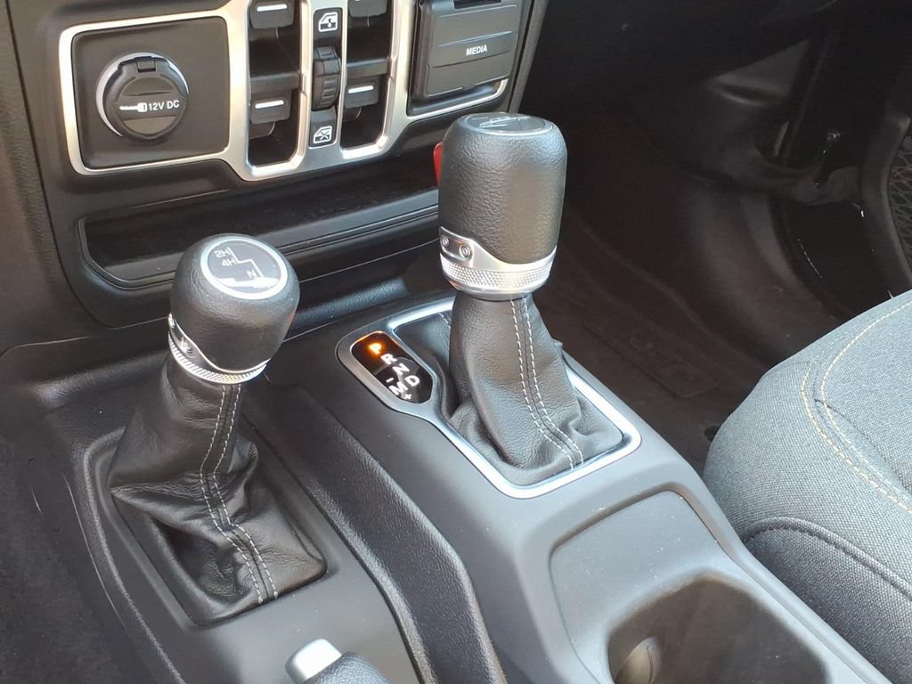Used 2025 Jeep Gladiator Sport AWD/4WD image 17