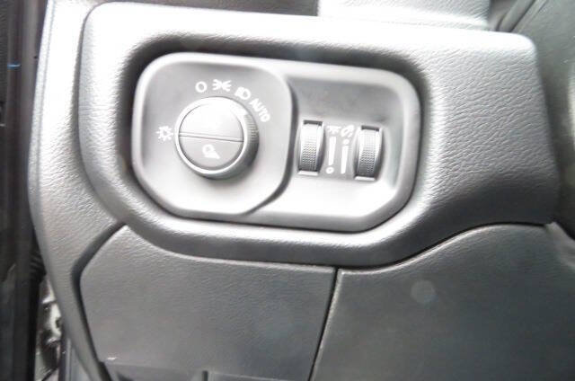 New 2026 RAM 3500 Laramie AWD/4WD image 17