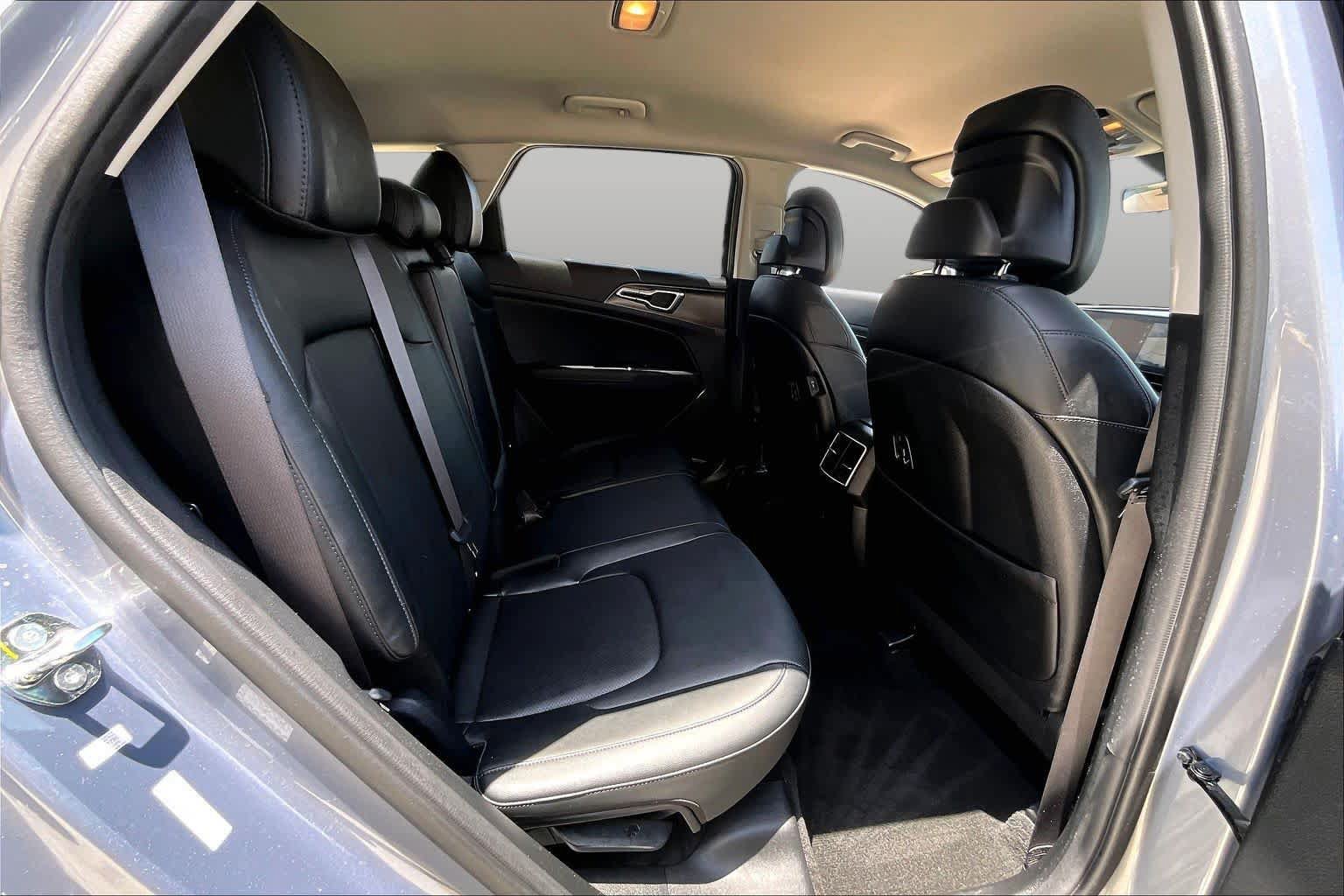 Used 2025 Kia Sportage EX FWD image 20