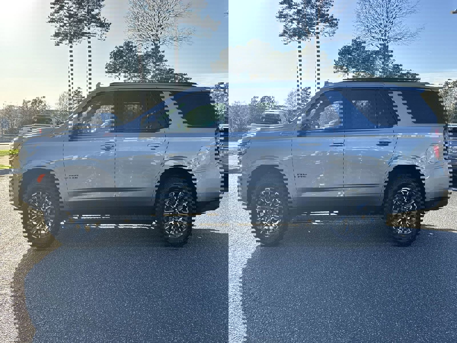 Used 2023 Chevrolet Tahoe Z71 w/ Luxury Package AWD/4WD image 7