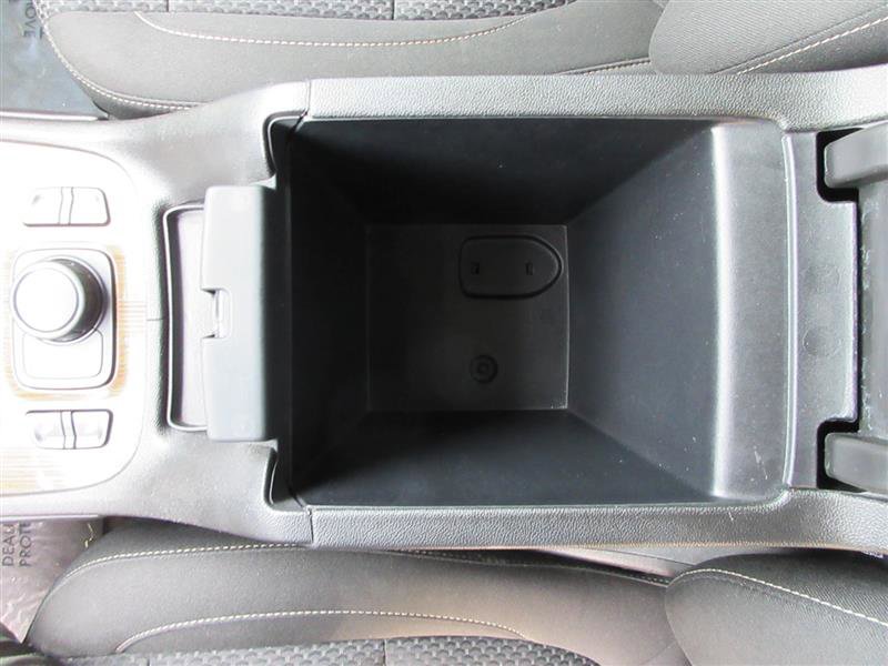 Used 2022 GMC Acadia SLE w/ Driver Convenience Package image 18