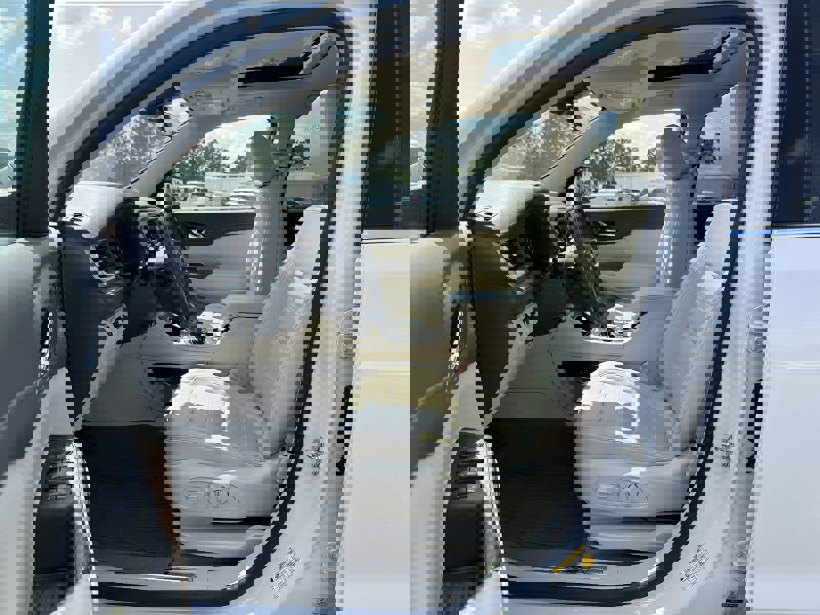 Used 2023 GMC Acadia Denali w/ Denali Technology Package image 16