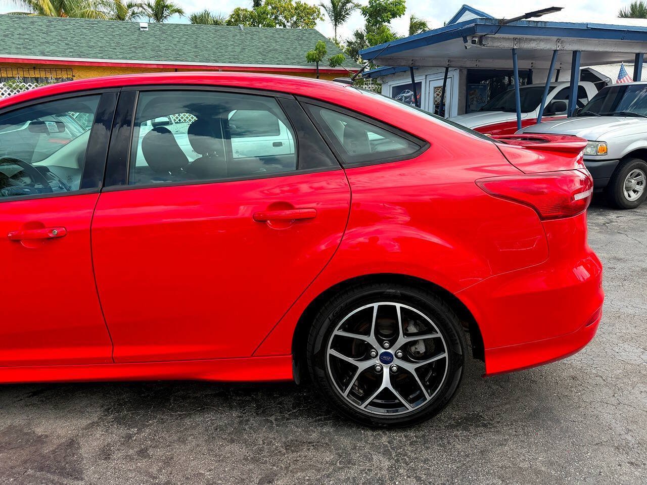 Used 2015 Ford Focus SE w/ SE Ecoboost Package FWD image 13