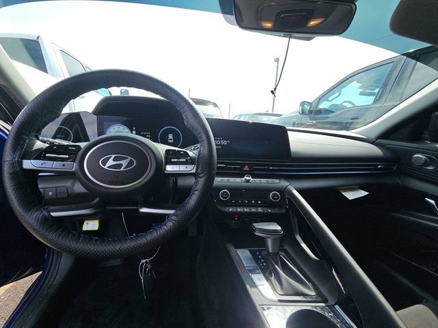 Used 2024 Hyundai Elantra SEL w/ Convenience Package FWD image 15