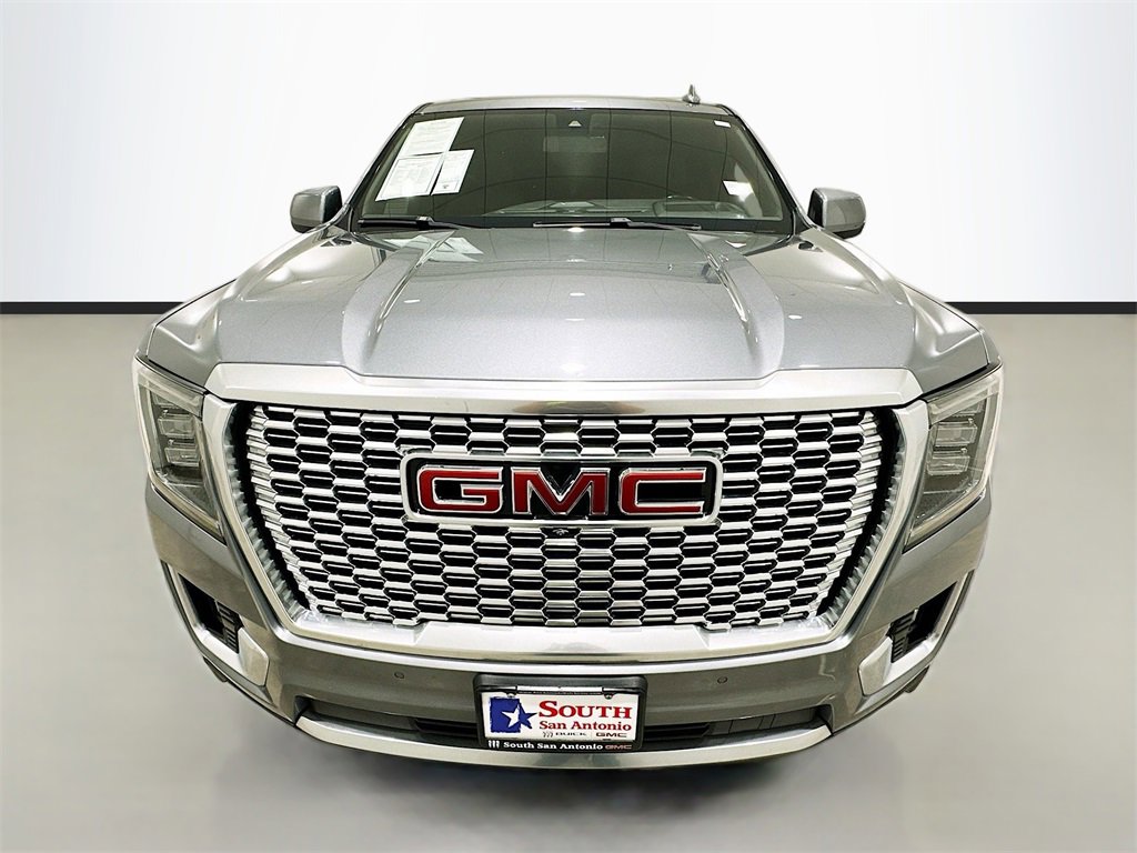 Used 2022 GMC Yukon XL Denali image 2