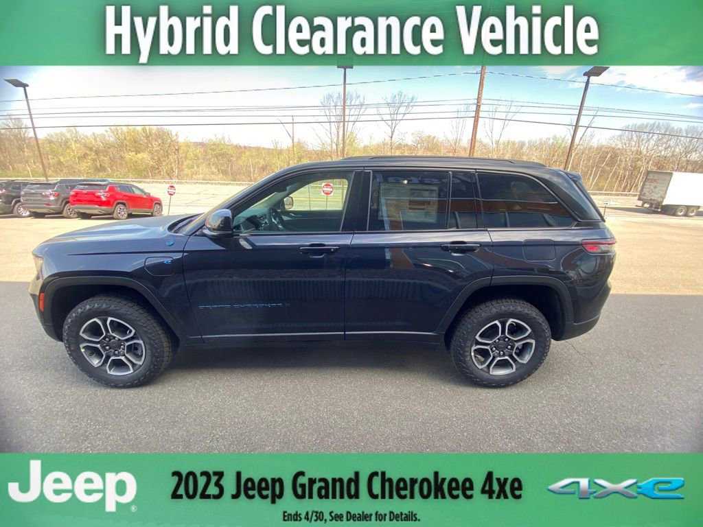New 2023 Jeep Grand Cherokee Trailhawk w/ Advanced Protech Group II image 6