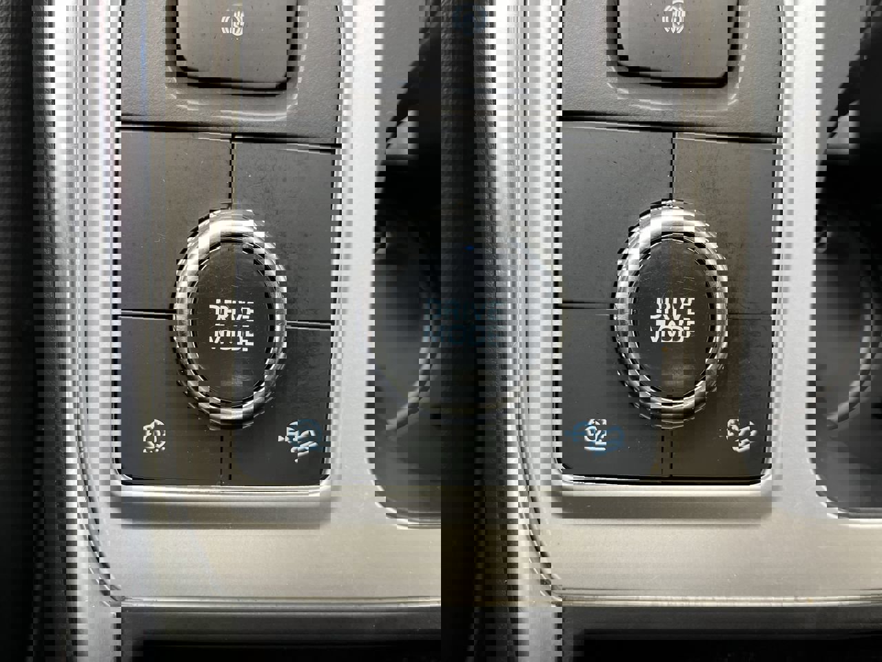 Used 2022 Ford Explorer XLT w/ Equipment Group 202A image 19