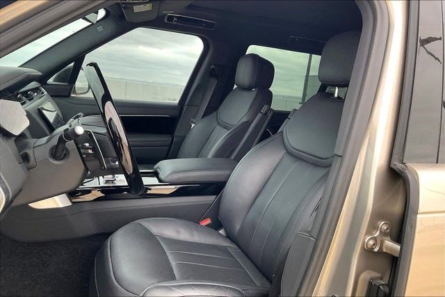 Used 2024 Land Rover Range Rover Long Wheelbase SE image 9