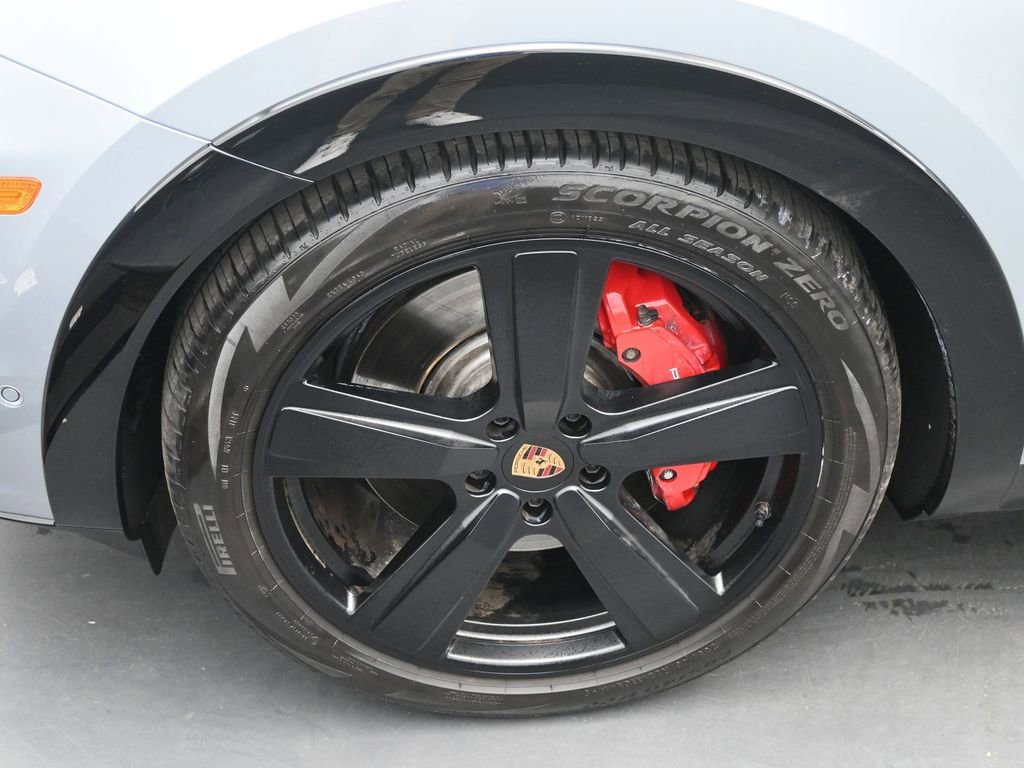 Certified 2025 Porsche Cayenne GTS image 14