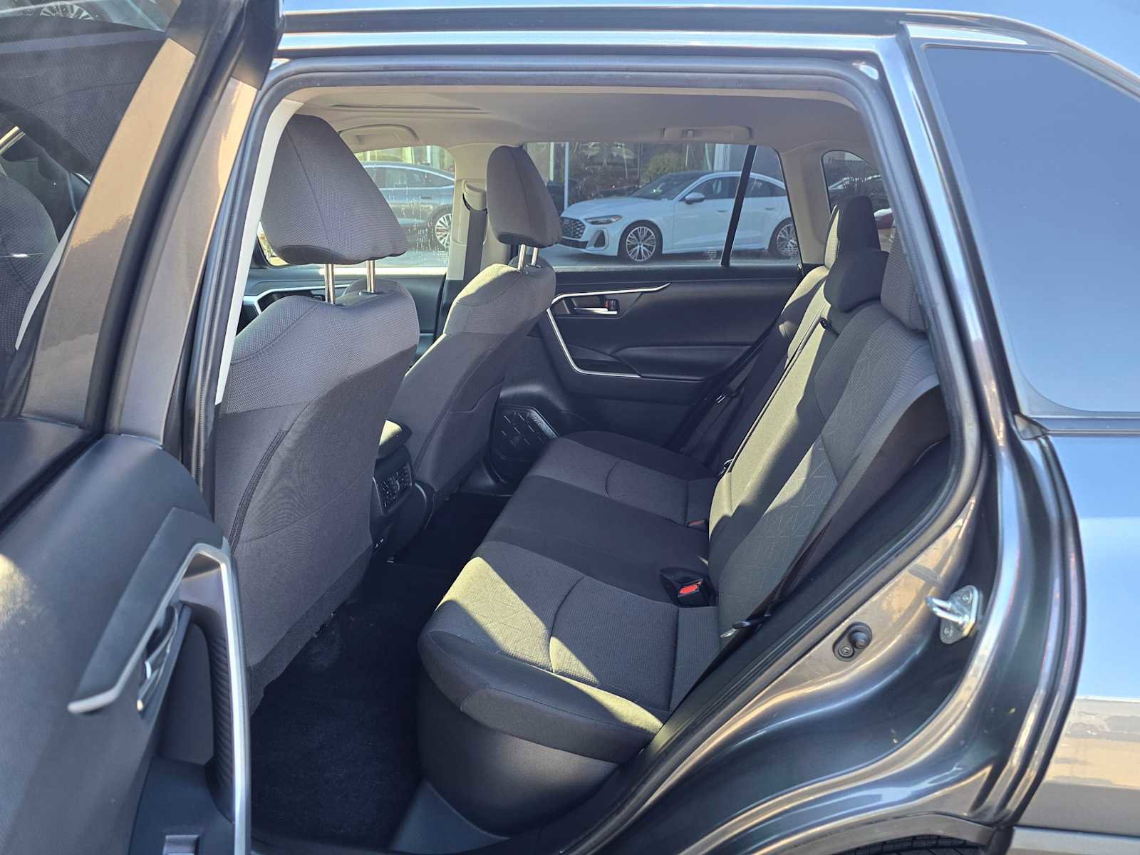 Used 2022 Toyota RAV4 XLE image 18